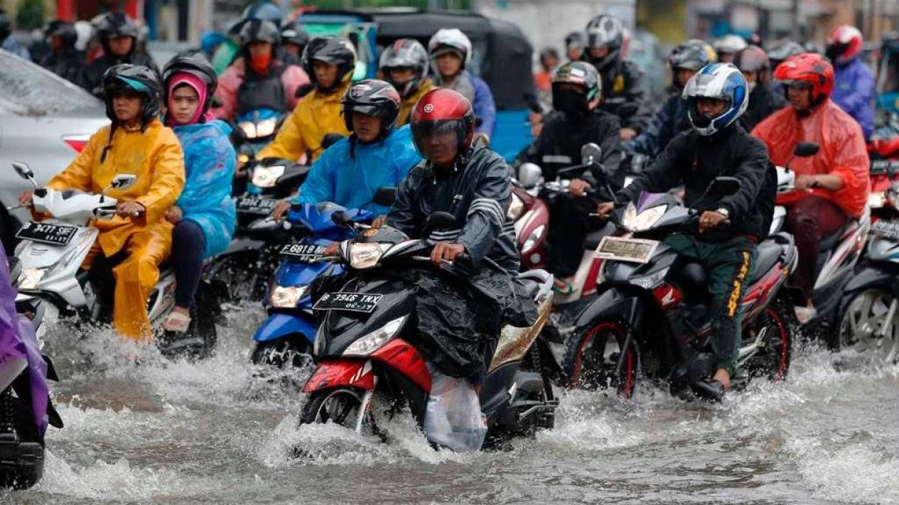 Siapkan Sepeda Motor Untuk Menghadapi Musim Hujan